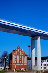 Haus unter der Rügenbrücke in Sassnitz