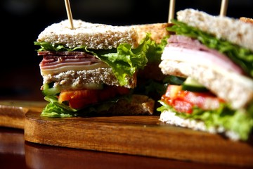 Sliced meat and vegetable sandwich © junpinzon