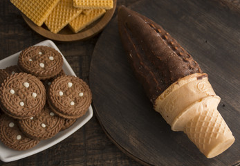 chocolate and vanilla cone
