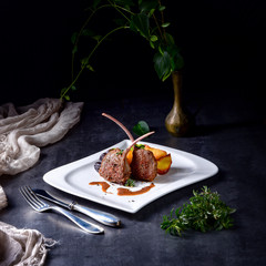Grilled lamb chops with potatoes
