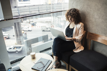 Obraz premium Woman Working on Laptop