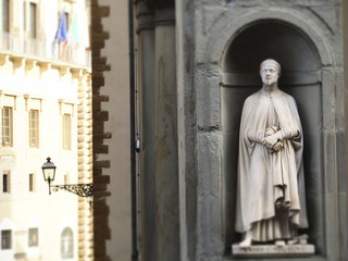 Fototapeta premium Italia, Toscana, Firenze,loggiato degli Uffizi,statua dell'Orcagna.