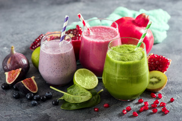 Colorful smoothie, healthy detox vitamin diet or vegan food concept, breakfast drink with spinach, pomegranate, figs and blueberries - 189210581