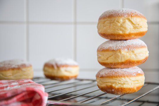 Stack of Krapfen on a Grid