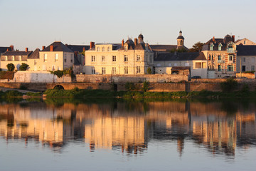 Fototapeta na wymiar Quias de la Loire à Saumur, France