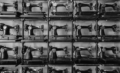 Old antique sewing machines. Background black and white pattern - obrazy, fototapety, plakaty
