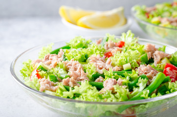 Fresh tuna salad, front view