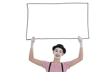 jeune fille mime masque blanc tenant pancarte