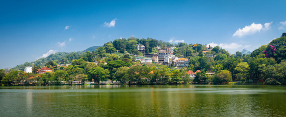 Fototapeta na wymiar Kandy lake located in the centre of the city, Sri Lanka, Asia