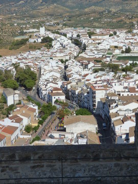 Olvera, pueblo de la provincia de Cádiz, en la comunidad autónoma de Andalucía (España) incluido en la comarca de la Sierra de Cádiz, y dentro del partido judicial de Arcos de la Frontera