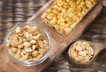 Energy bar with peanut seeds