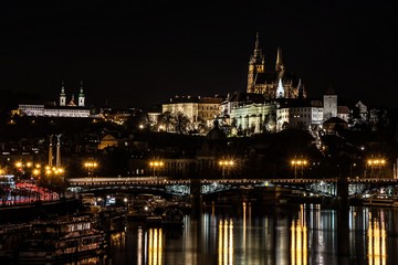 Fototapeta na wymiar Prague castle in the night
