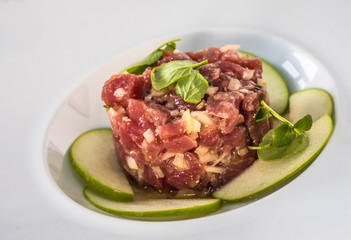 A plate of delicious tuna tartare with green apple