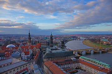 Obraz premium Blick ins Elbtal vom Turm der Frauenkirche