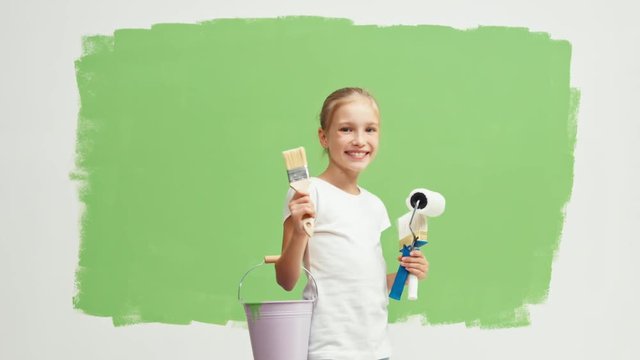 Painter on the background of green screen