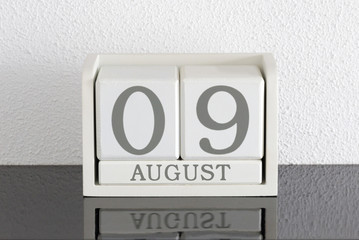 White block calendar present date 9 and month August
