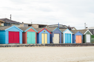 Fototapeta na wymiar Colourful beach huts on Edithvale Beach in Melbourne.