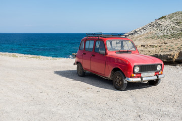Fototapeta na wymiar old vintage car on the beach