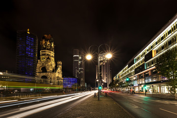 Fototapeta na wymiar Berlin an der Gedächtniskirche bei Nacht