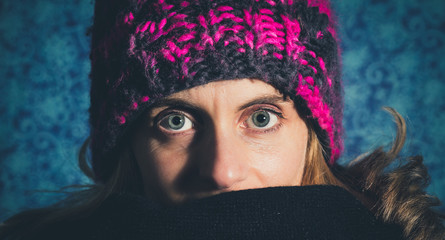Femme avec bonnet
