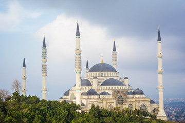 Fototapeta na wymiar istanbul camlica mosque; camlica tepesi camii under construction camlica mosque is the largest