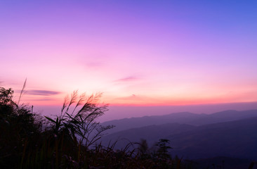 Naklejka premium beautiful sky before sunrise at mountain on winter season