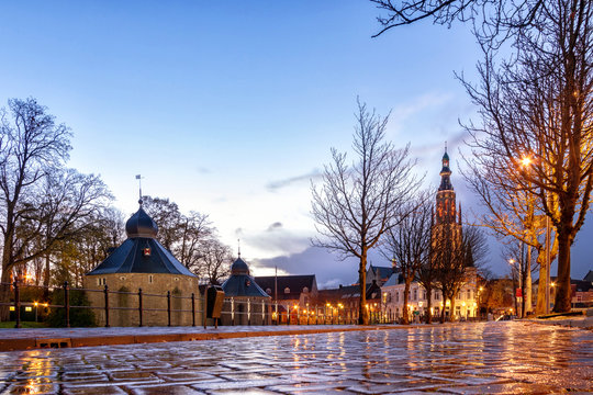 The main church of Breda and the Spanjaardsgat on an early morning