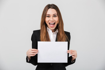 Naklejka premium Portrait of a happy businesswoman dressed in suit
