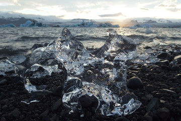 Okruch lodu nad Lodową Laguną w Islandii