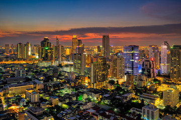 Obraz premium Sunset scence of Bangkok skyline Panorama and Skyscraper