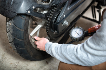 control of the tire pressure of the motorcycle
