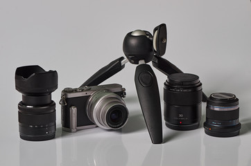 Tripod, camera and a set of lenses for photography.