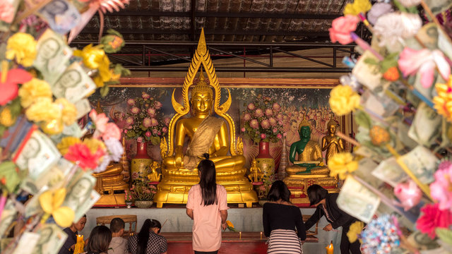 PATAYA THAILAND - January 14 - 2018:  [Buddha Chinnarat]Golden Buddhas seated at Wat Phra Yai temple in pataya. On January 14 - 2018 in Pataya,Thailand.