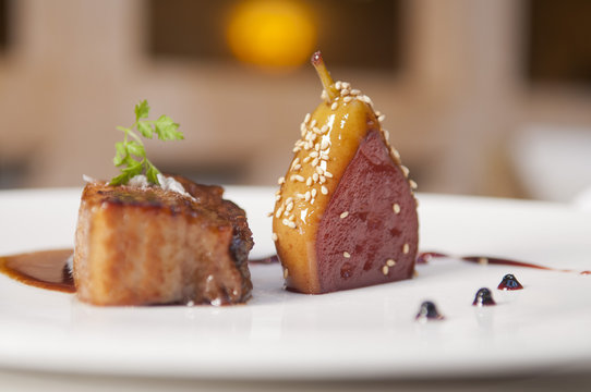 PAPADA DE CERDO BRASEADA CON PERAS AGRIDULCES