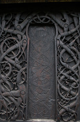 Schnitzereien an der Stabkirche in Urnes, Norwegen