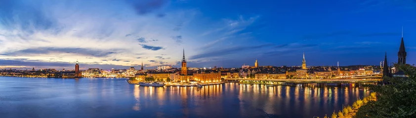 Foto op Canvas Zonsondergangpanorama van Stockholm. De architectuur van de oude stad in Stockholm, Zweden. © Slava