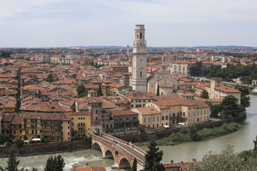 Fototapeta na wymiar Panorama della città di Verona