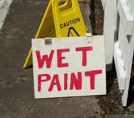 Wet paint notice