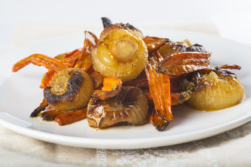 Ensalada de cebollas francesas y zanahorias caramelizadas