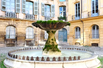 Photo sur Aluminium Fontaine Célèbre fontaine ancienne à aix en provence France