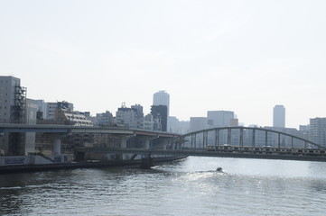 Fototapeta na wymiar 隅田川の鉄橋