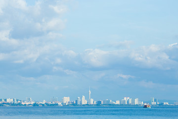 Fototapeta premium Beautiful sky with sea and boat tour background Pattaya City at Koh Lan Thailand.