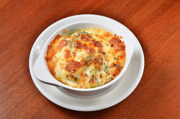 Broccoli gratin with melted cheese