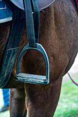 Metal stirrup