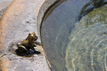 Grenouille de fontaine en bronze