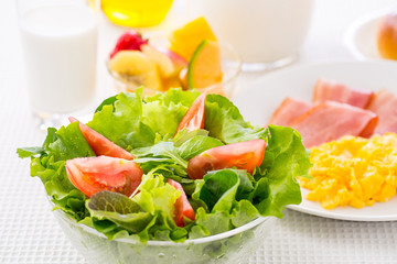 朝食~野菜サラダ