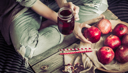 Obraz na płótnie Canvas healthy eating pomegranate juice