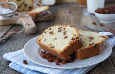 Homemade cake with raisins 