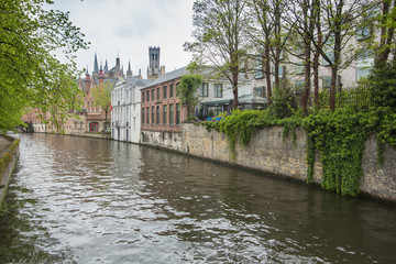 Obraz premium Canal at the medieval city of Brugge Belgium.
