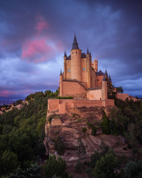 Vistas al Alcázar de Segovia al atardecer